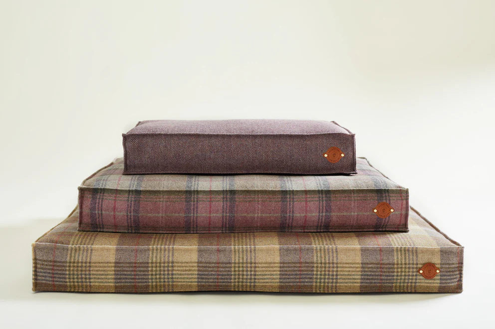 DOG BED TWEED HOLLYHOCK - Large