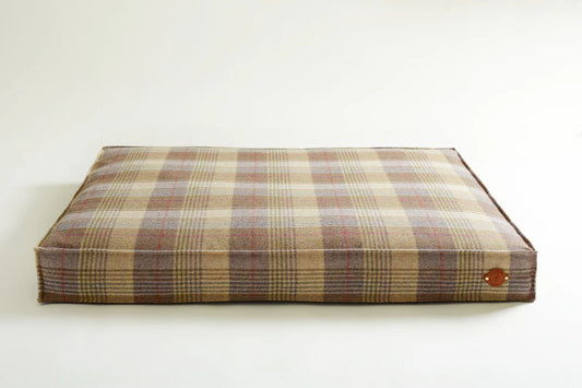 Dog Bed Tweed Blackberry Small