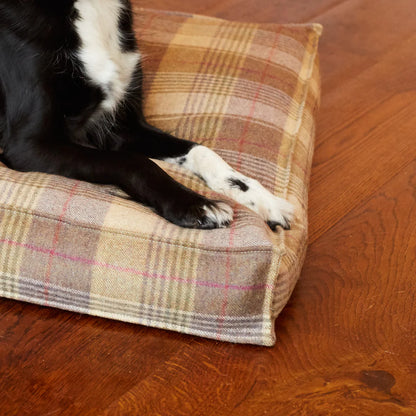Dog Bed Tweed Blackberry - LARGE